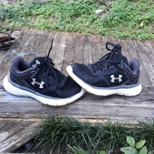Boys Under Armour shoes sz 11K